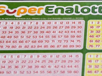 Per la prima volta nel Superenalotto centrato il 6 con una giocata online. Con 2 euro vinti oltre 73,8 milioni